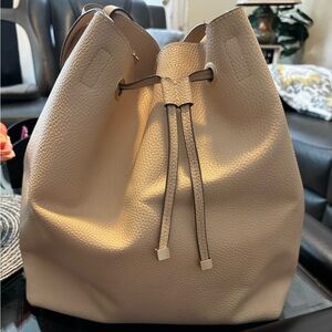 Women’s Large Vegan Leather Bucket / Hobo Hand Bag, Beige/Nude
